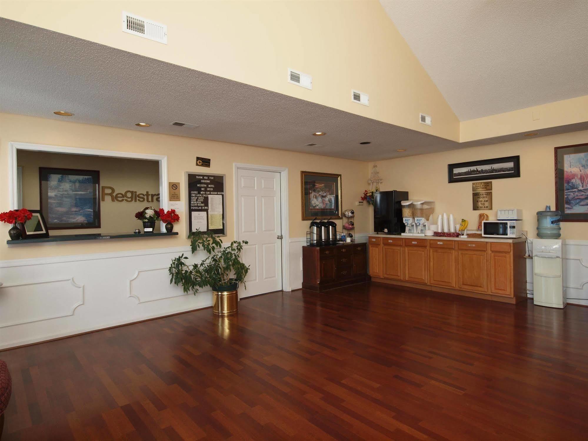 Western Motel Fitzgerald Extérieur photo
